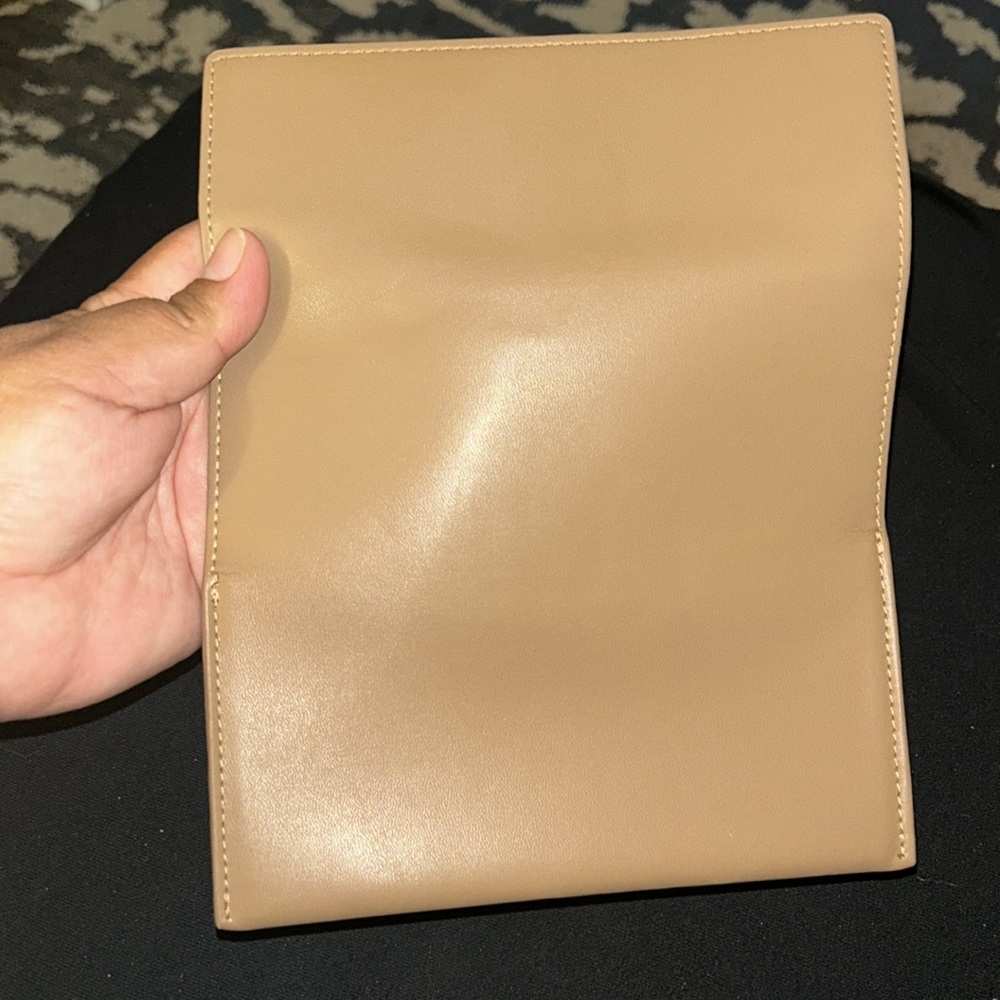 Burberry Tan Leather Sunglass Holder - Picture 4 of 7